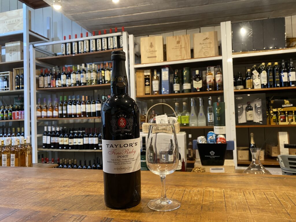 PORTUGAL PORTO TAYLORS FINE RUBY 750ML